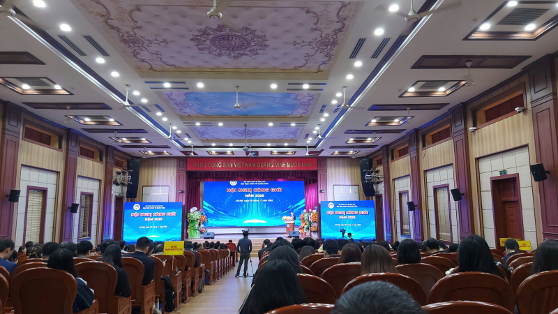 Proč musí firmy trávit čas přeškolováním studentů po jejich absolvování? -0