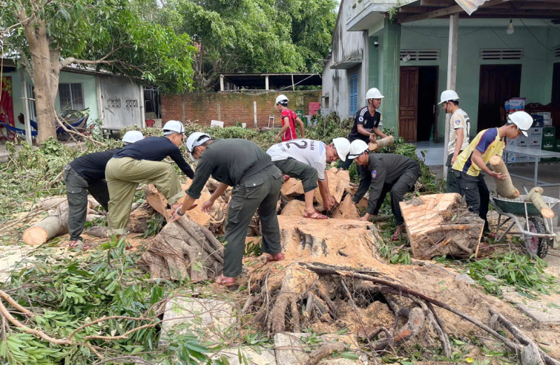  Những nỗ lực tích cực của CSCĐ Công an tỉnh Đắk Lắk ở vùng bão lũ -0
