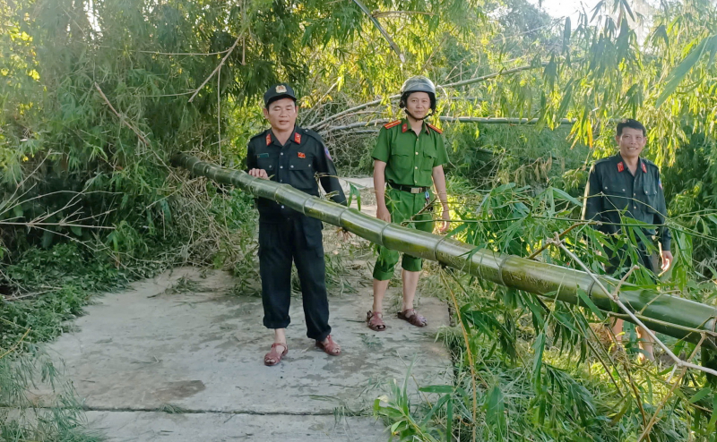  Những nỗ lực tích cực của CSCĐ Công an tỉnh Đắk Lắk ở vùng bão lũ -0