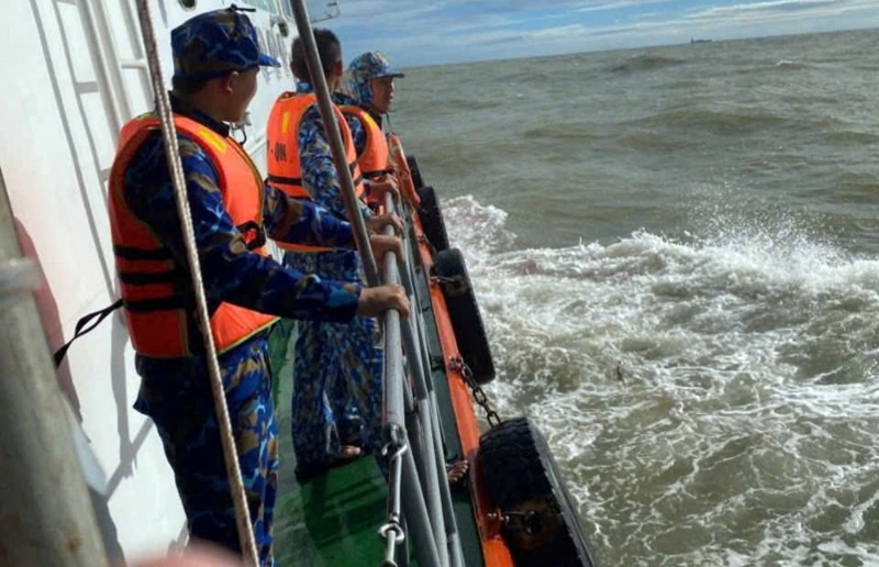 Kỳ tích 1 trong 3 người mất tích trong bão số 13 tại Lý Sơn được cứu sống -0