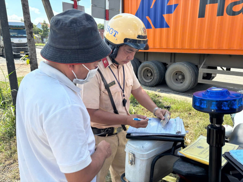 CSGT Công an TP Hồ Chí Minh Tăng cường kiểm soát các phương tiện trên tuyến đường trọng điểm  -0