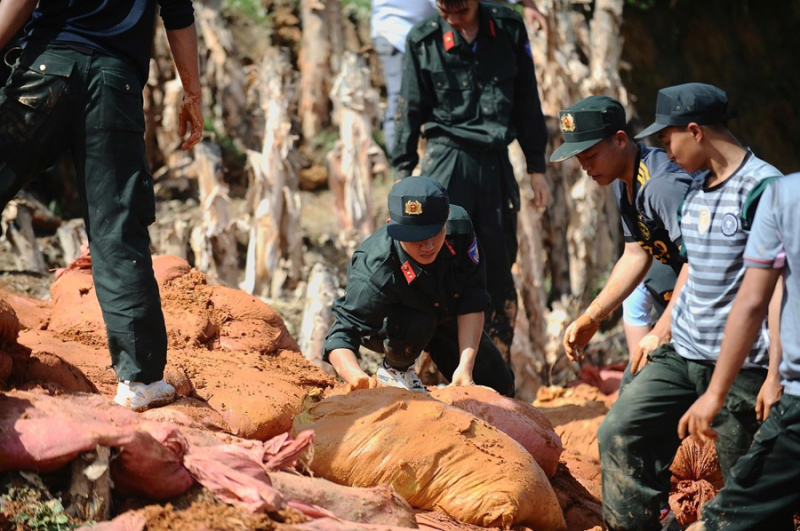 Cảnh sát Cơ động xung kích cứu hồ hồ 1,7 triệu m3 nước -4