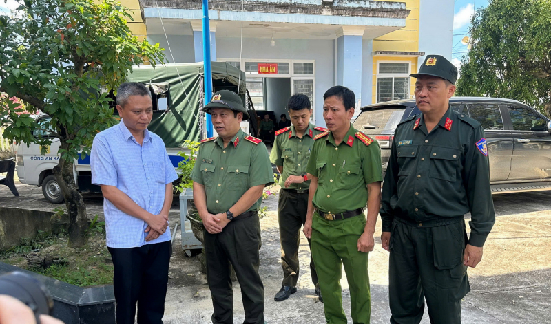 Ấm áp nghĩa tình 60 tấn hàng cứu trợ của Bộ Công an đến với người dân vùng bão lũ Đắk Lắk, Gia Lai -0