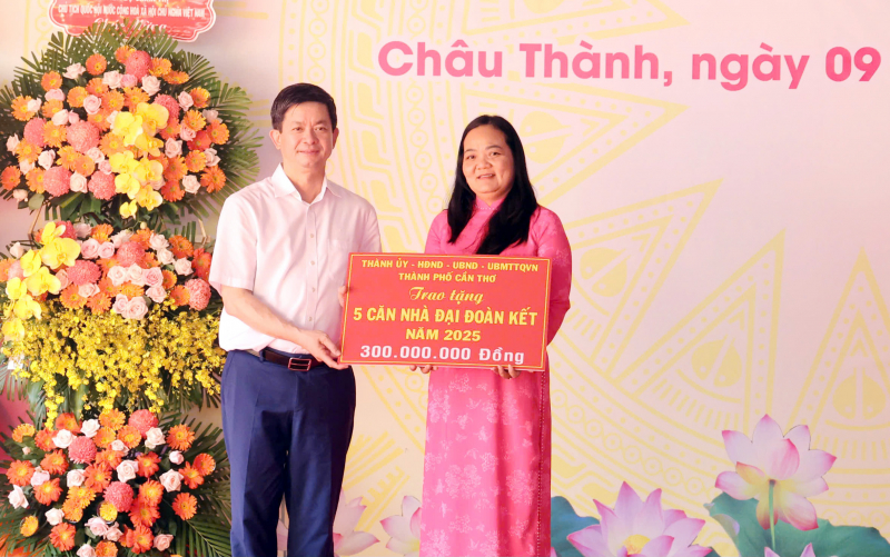 Chủ tịch Quốc hội Trần Thanh Mẫn dự Ngày hội đại đoàn kết toàn dân tộc tại Cần Thơ -0