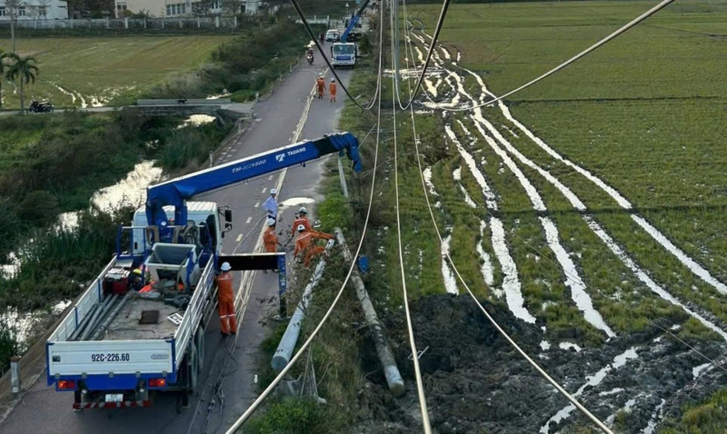 EVNCPC tăng cường thêm 1.000 nhân lực hỗ trợ Gia Lai, Đắk Lắk khôi phục lưới điện sau bão số 13 (Kalmaegi) -2