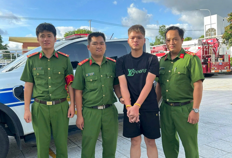 Công an xã truy bắt kẻ cướp giật tại tiệm vàng đang trên đường lẩn trốn hơn 500km -0