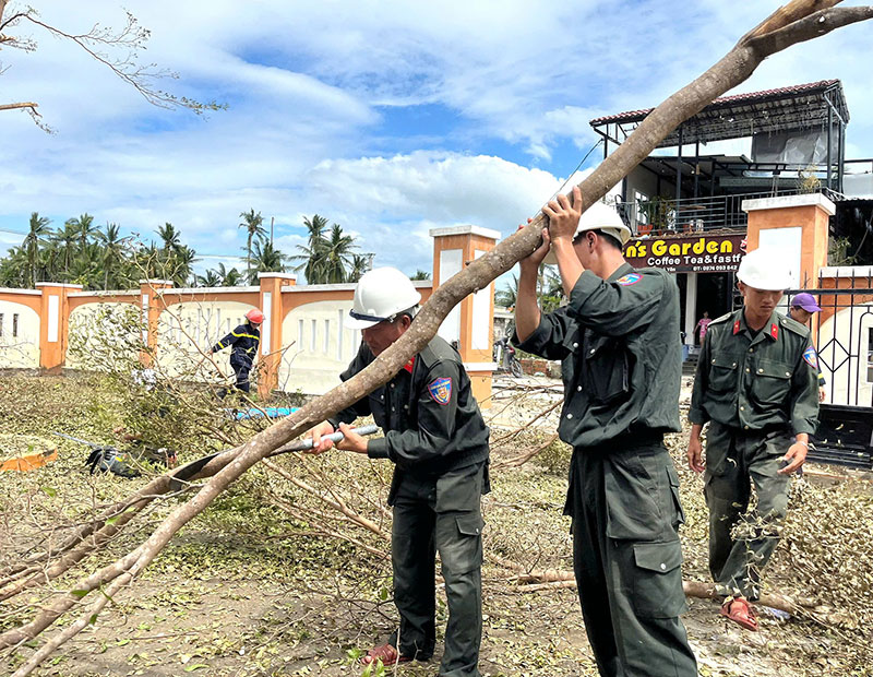 Công an Đắk Lắk nỗ lực giúp dân sớm trở lại cuộc sống bình thường -0