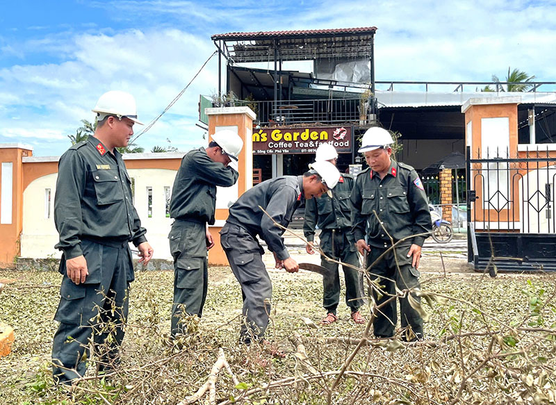 Công an Đắk Lắk nỗ lực giúp dân sớm trở lại cuộc sống bình thường -2