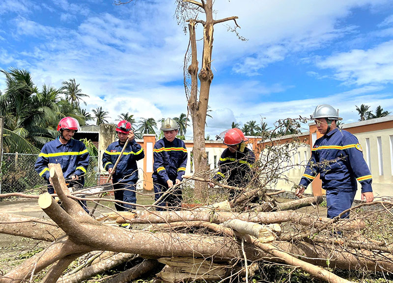 Công an Đắk Lắk nỗ lực giúp dân sớm trở lại cuộc sống bình thường -0