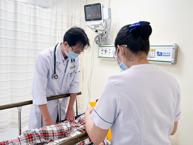 Ministry of Health requests tracing of food origin in case of hundreds of people being poisoned after eating bread -0