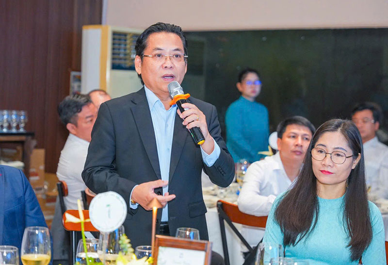 ہو چی منہ سٹی پارٹی کے سیکرٹری ٹران لو کوانگ نے یونیورسٹی کے رہنماؤں کی طرف سے اٹھائے گئے ہر مسئلے کا جواب دیا -0