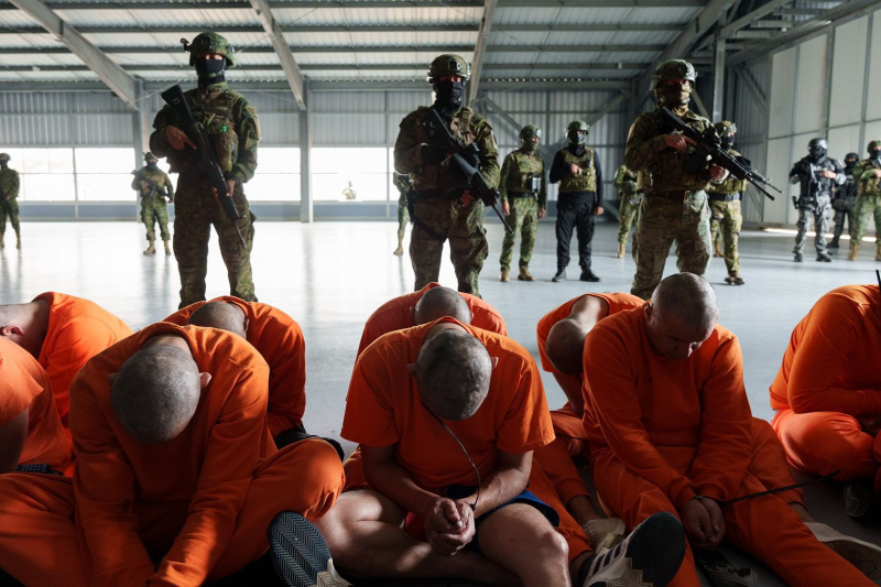 Ecuador chuyển 300 tù nhân nguy hiểm đến nhà tù an ninh tối đa sau cuộc bạo loạn -0