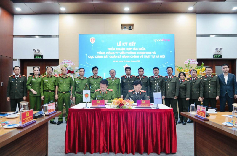 MobiFone và Cục Cảnh sát QLHC về TTXH ký kết Thỏa thuận hợp tác -0