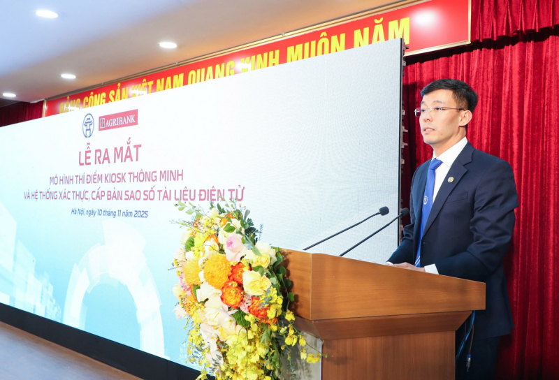 Agribank đồng hành cùng TP Hà Nội trong chuyển đổi số, tài trợ Kiosk thông minh - bước tiến mới trong cải cách -0