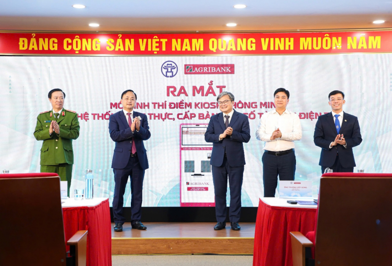 Agribank đồng hành cùng TP Hà Nội trong chuyển đổi số, tài trợ Kiosk thông minh - bước tiến mới trong cải cách -0