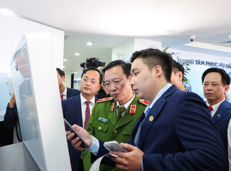 Agribank đồng hành cùng TP Hà Nội trong chuyển đổi số, tài trợ Kiosk thông minh - bước tiến mới trong cải cách -0