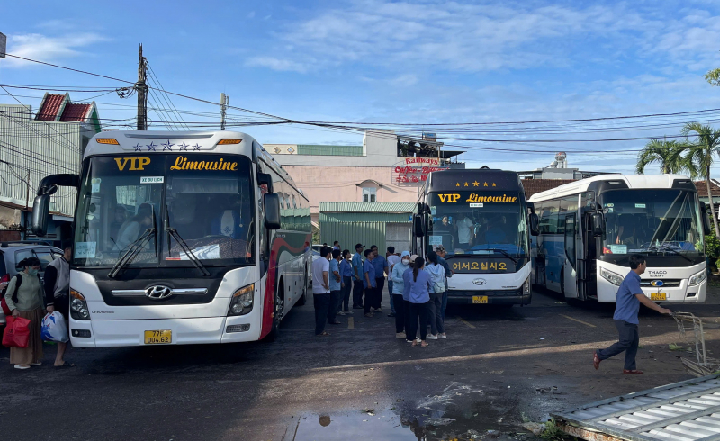 អ្នកដំណើរជាង 5,200 នាក់ត្រូវបានផ្ទេរដោយសុវត្ថិភាពក្នុងរយៈពេល 4 ថ្ងៃនិងយប់នៃការជួសជុលការរអិលបាក់ផ្លូវរថភ្លើងនៅទីក្រុង Dak Lak ដោយសារព្យុះនិងទឹកជំនន់ -0