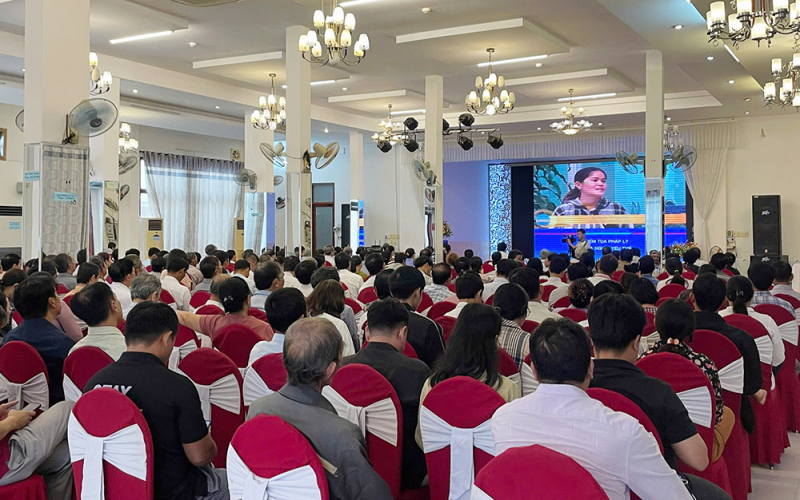 z7212181197597_5ae7a508c98a8bcd5a21818884aec788.jpg -0