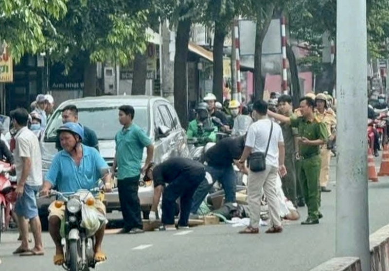 Tài xế xe ôm công nghệ tránh xe 7 chỗ bị xe đầu kéo tông tử vong -0