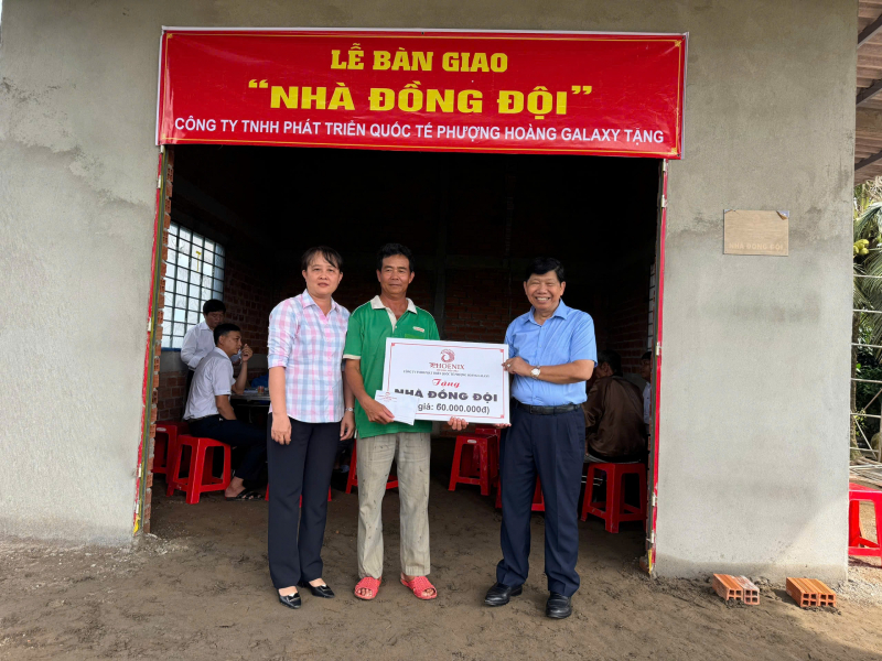 Nghĩa tình cựu CAND đến với gia đình cựu chiến binh ở Đồng Tháp -0