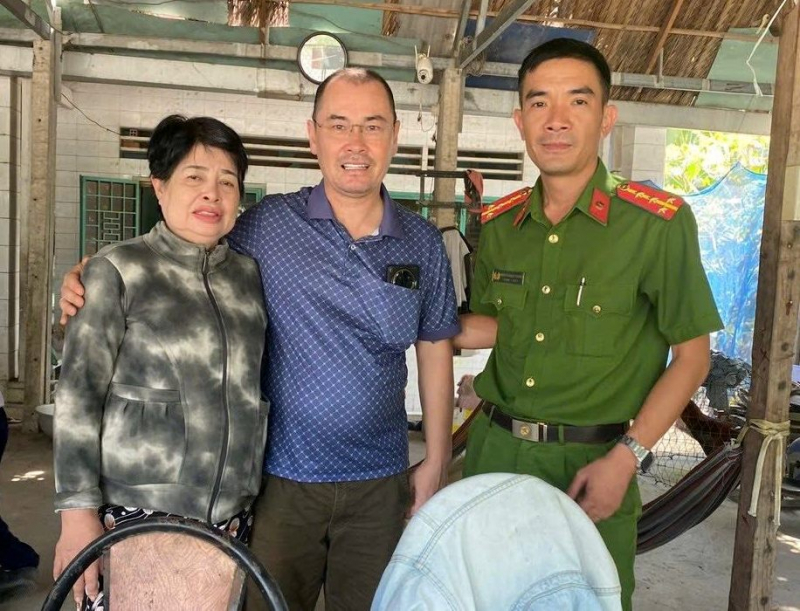 Công an phường Tân Thành hỗ trợ một người Pháp gốc Việt tìm lại người thân sau 13 năm mất liên lạc -1