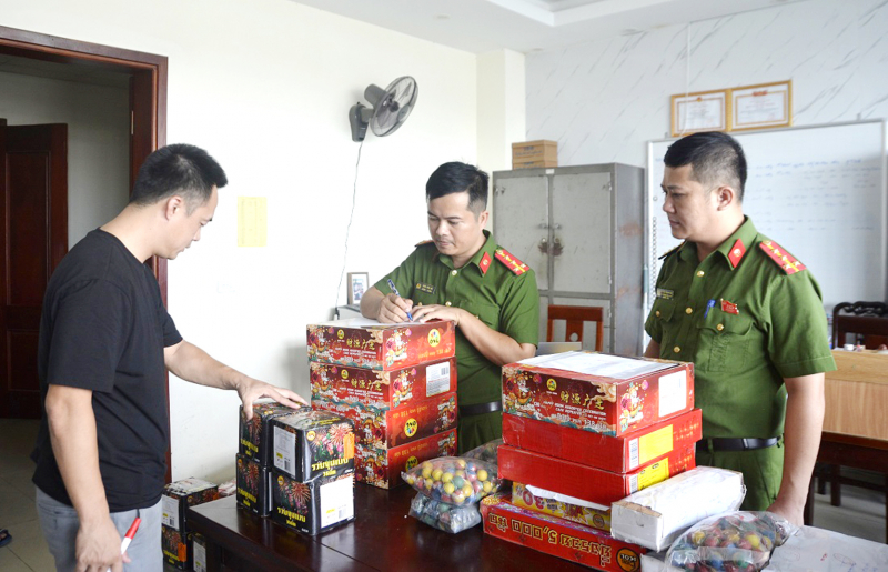 Buôn bán pháo lậu,  ẩn họa khôn lường -0