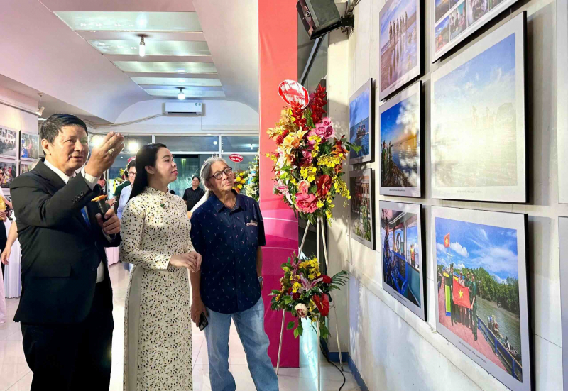 Triển lãm các tác phẩm nhiếp ảnh đạt giải thưởng để lan tỏa giá trị tư tưởng Hồ Chí Minh -0