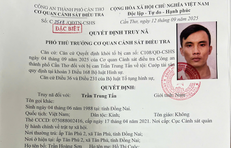 Tên cướp trốn nã đặc biệt nguy hiểm ra đầu thú -0