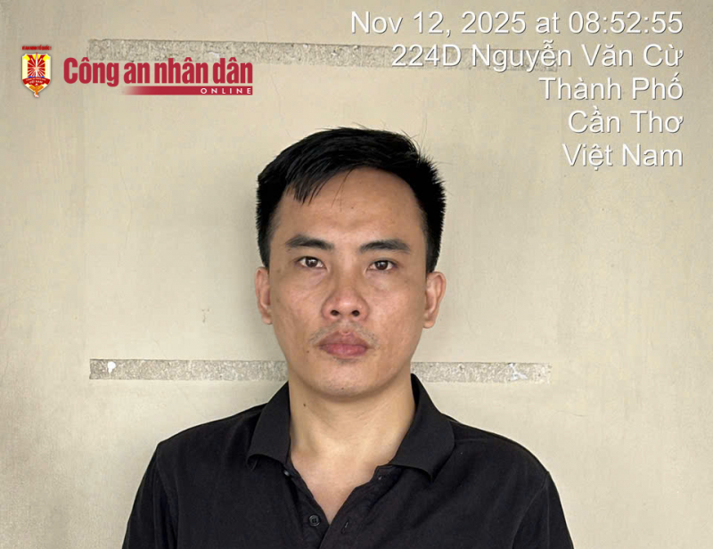 Tên cướp trốn nã đặc biệt nguy hiểm ra đầu thú -0