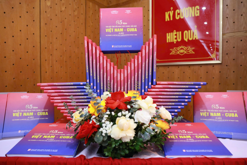Ra mắt sách về tình hữu nghị thuỷ chung Việt Nam – Cuba -0