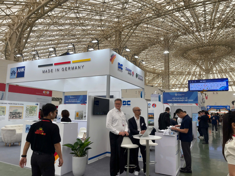 Hàng trăm doanh nghiệp trình diễn dây chuyền sản xuất thông minh tại Tuần lễ Công nghiệp 2025 -0