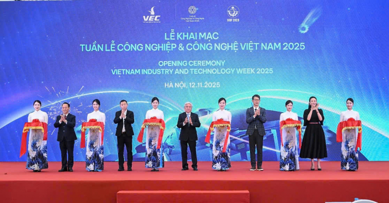 Hàng trăm doanh nghiệp trình diễn dây chuyền sản xuất thông minh tại Tuần lễ Công nghiệp 2025 -0