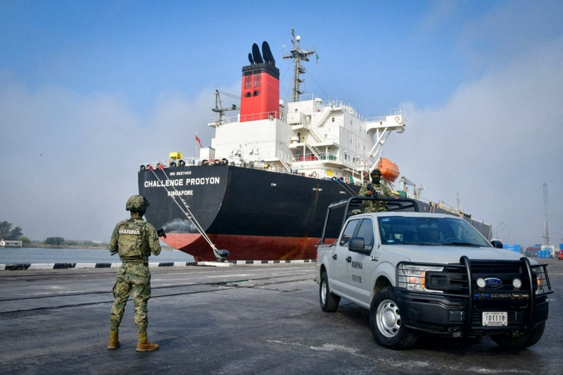 “Đội tàu ma” chở lậu dầu -0
