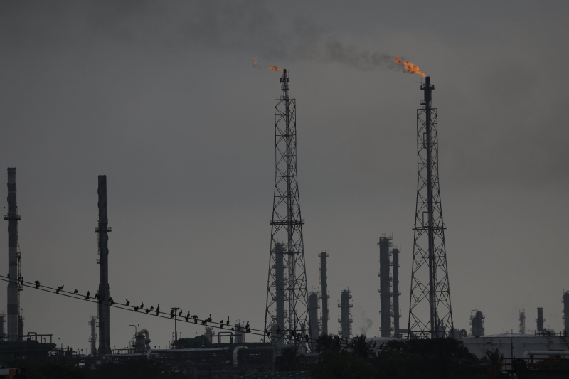“Đội tàu ma” chở lậu dầu -0