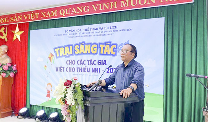 nhà tho tr%3fn ðang khoa, phó ch%3f t%3fch h%3fi nhà van vi%3ft nam phát bi%3fu t%3fi bu%3fi khai m%3fc tr%3fi vi%3ft cho thi%3fu nhi t%3fi khánh hoà.jpg -0