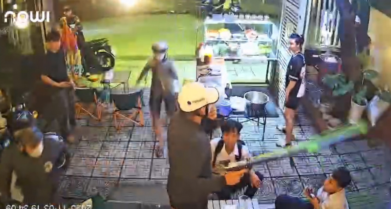 Nhóm đối tượng “tuổi teen” dùng dao tự chế và ná bắn đạn bi để giải quyết mâu thuẫn -1