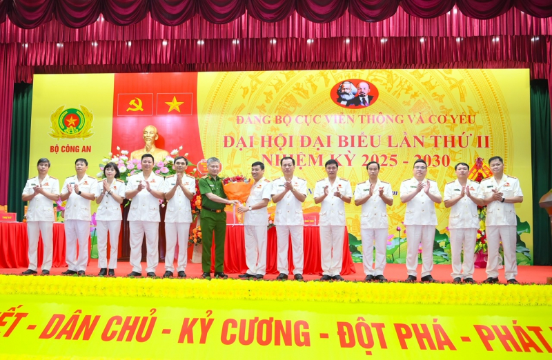 thu%3fng tu%3fng nguy%3fn ng%3fc lâm, th%3f tru%3fng b%3f công an chúc m%3fng ban ch%3fp hành ð%3fng b%3f c%3fc vi%3fn thông và co y%3fu nhi%3fm k%3f 2025-2030.jpg -1