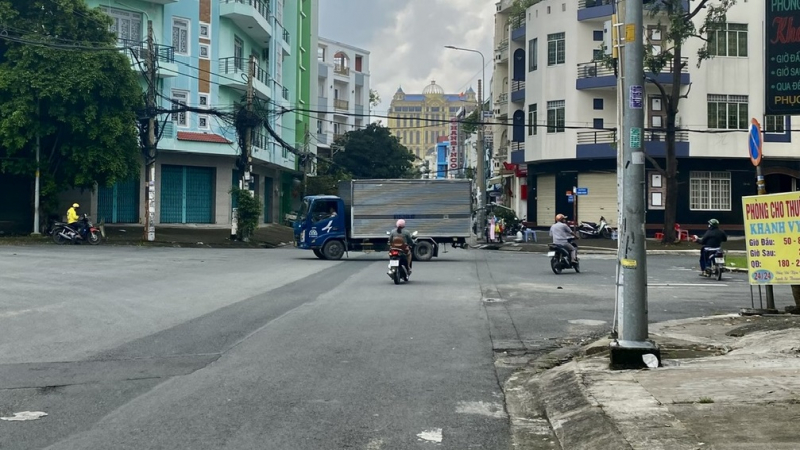 Cẩn trọng khi đi qua các giao lộ không đèn tín hiệu giao thông -0