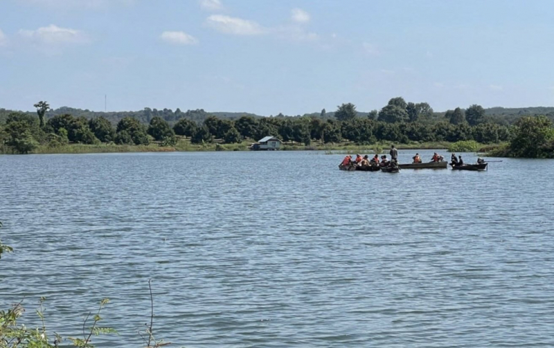 Một người mất tích khi bị chìm thuyền chở cà phê tại hồ thủy điện Thác Mơ -0