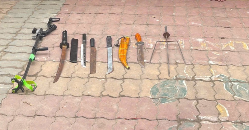 Nhóm đối tượng “tuổi teen” dùng dao tự chế và ná bắn đạn bi để giải quyết mâu thuẫn -2