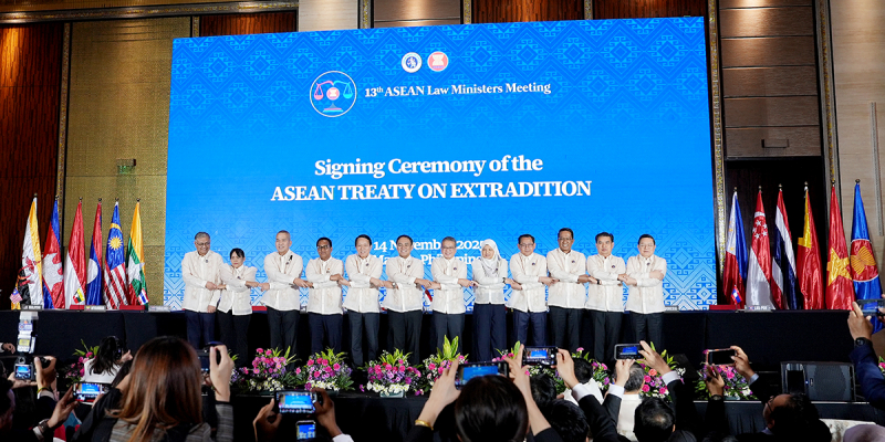 Bộ trưởng Lương Tam Quang dự Lễ ký Hiệp định ASEAN về dẫn độ -0