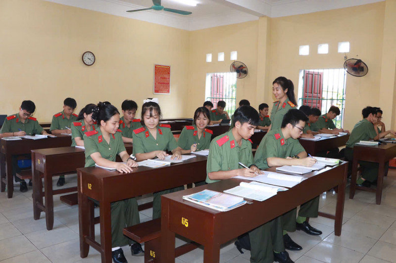 Hành trình gieo yêu thương, nâng bước những ước mơ xanh -0