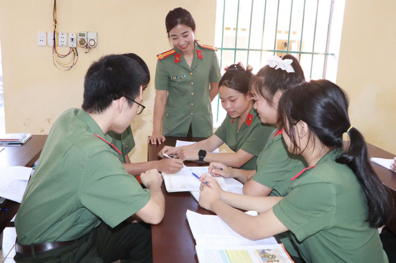 Hành trình gieo yêu thương, nâng bước những ước mơ xanh -0