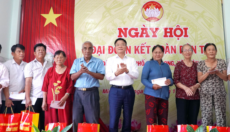 Phó Thủ tướng Lê Thành Long dự Ngày hội Đại đoàn kết toàn dân tộc tại An Giang -0