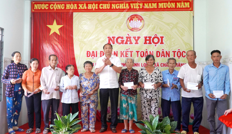 Phó Thủ tướng Lê Thành Long dự Ngày hội Đại đoàn kết toàn dân tộc tại An Giang -1