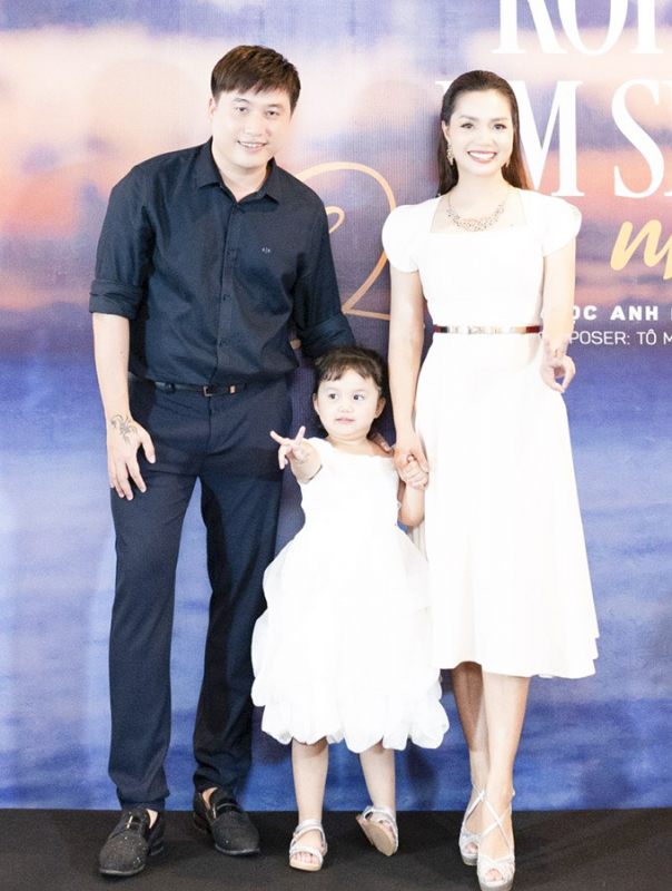 gia dình h%3fnh phúc c%3fa ng%3fc anh.jpg -0