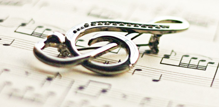 ngu%3fi nh%3fc si ph%3fi sáng tác nên nh%3fng l%3fi ca rung d%3fng tri%3fu trái tim-%3fnh interet.jpg -2