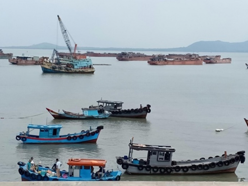 Người lái tàu thuyền có nồng độ cồn bị phạt tới 35 triệu đồng -0