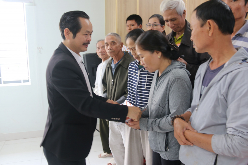 Báo CAND chia sẻ khó khăn với CBCS và người dân bị ảnh hưởng lũ lụt tại Huế -0