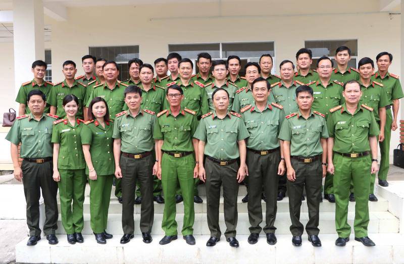 Thứ trưởng Đặng Hồng Đức kiểm tra công tác tại Công an xã Lương Thế Trân, tỉnh Cà Mau -0